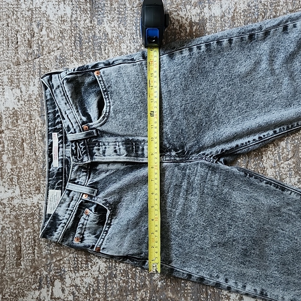 Levi's Ribcage Straight In Gray Color - Picture 6 of 7